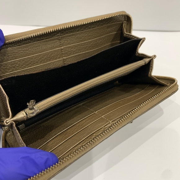 Gucci Gold Bamboo Ribbon Zip Around Wallet Sku#85428 (Gently used, rubbing) - Picture 3 of 14